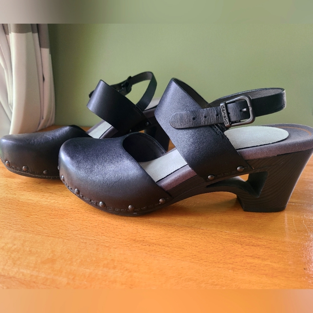 Dansko Black Sandal Size 40